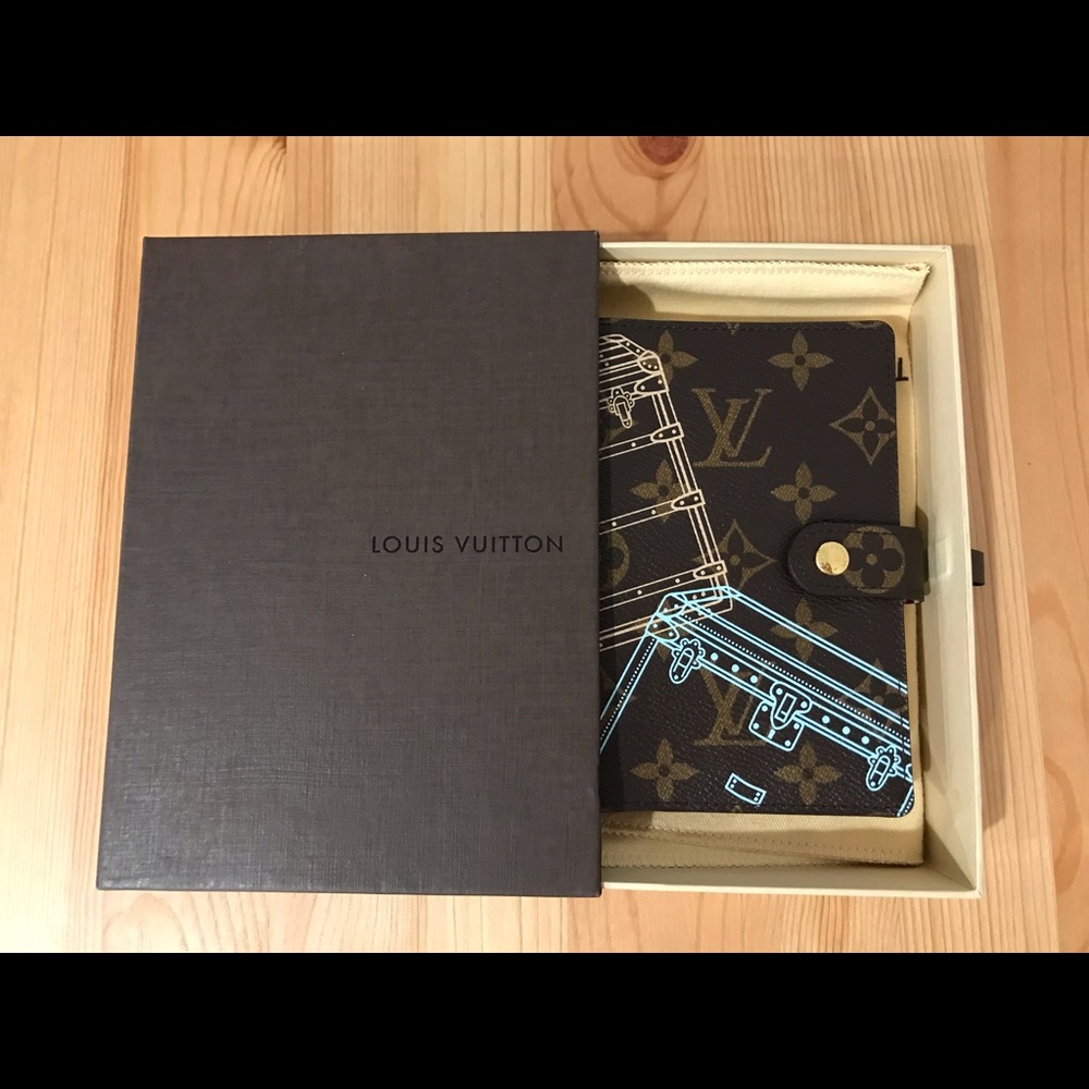 Louis Vuitton Small Agenda Christmas Animation